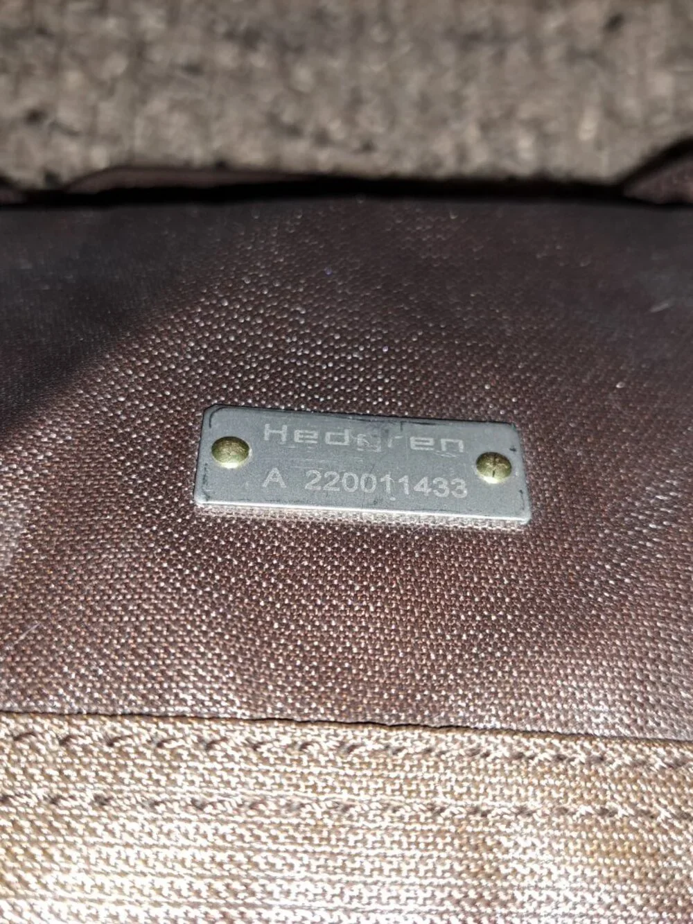 HEDGREN-UTOPIA 14L-Padded Laptop Messenger Travel Bag-Brown-Quilted-Near Mint